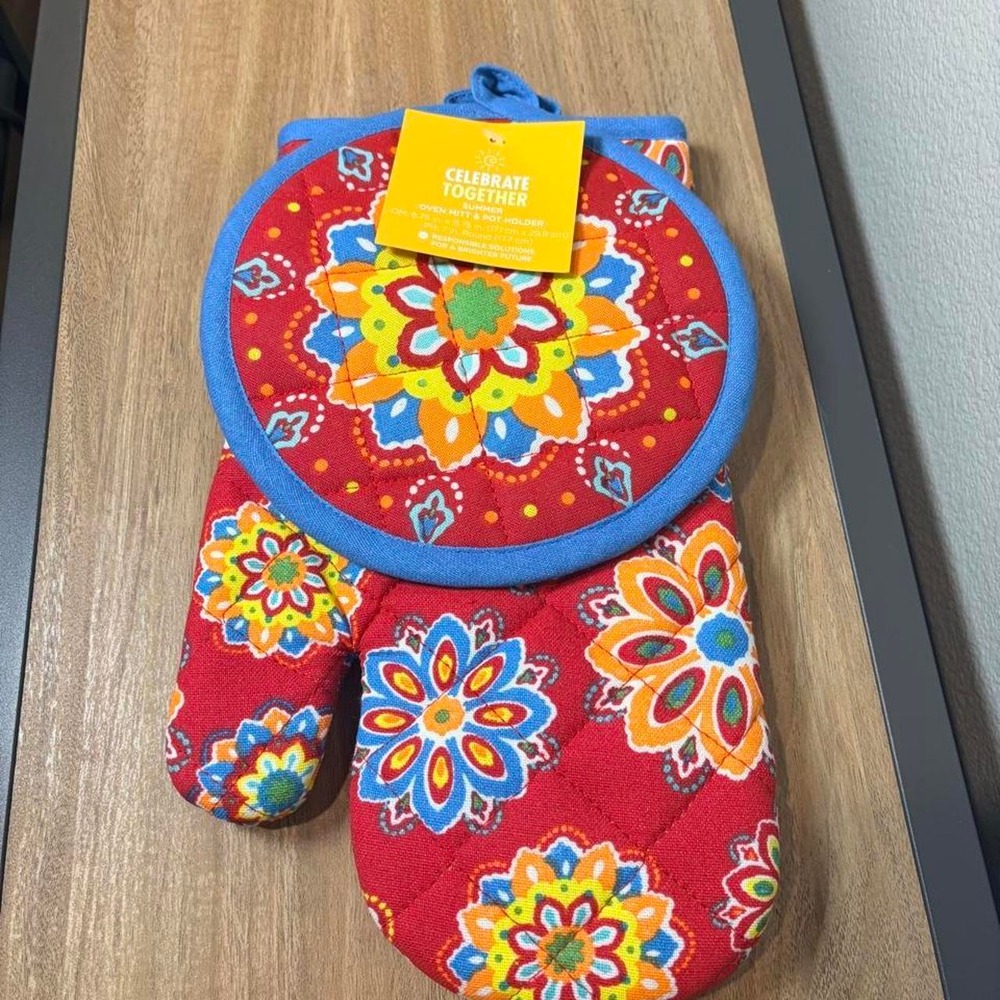 Celebrate Together Summer Oven Mitt and Pot Holder Set Red Floral Mandala NWT